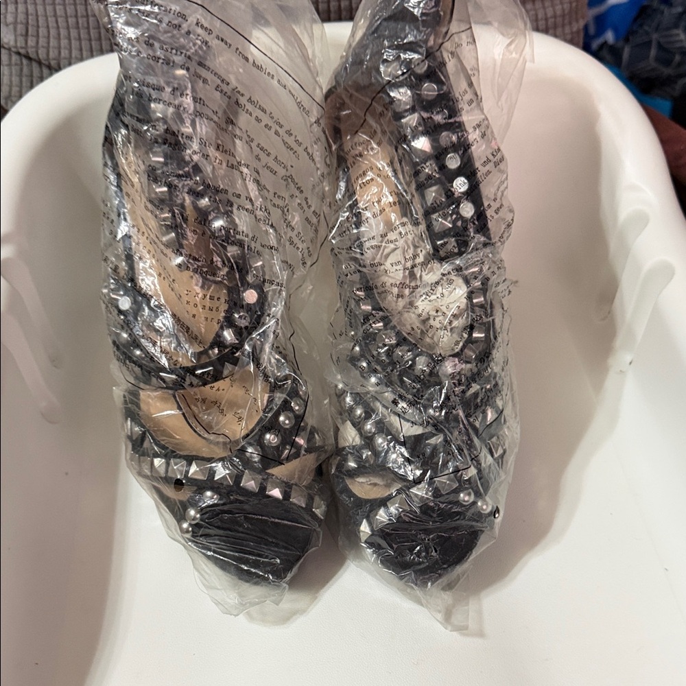 Forever 21 Black Studded Heels